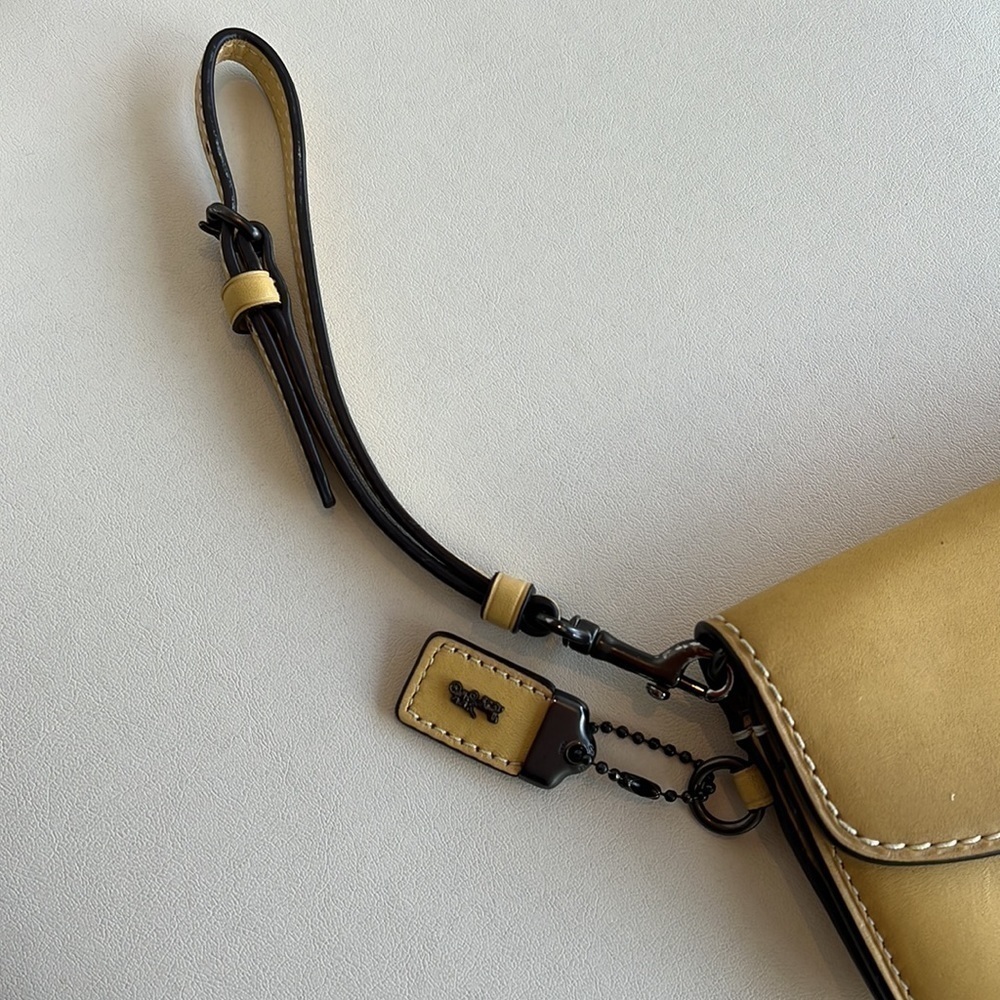 Coach Glovetanned Leather Wristlet Clutch Melon Yellow - Picture 3 of 13